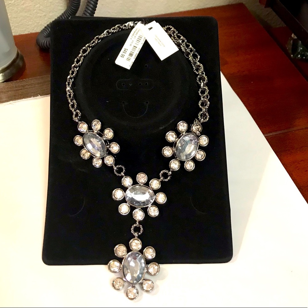 New Large Cara New York Crystal Daisy Floral Statement Necklace on Display Card